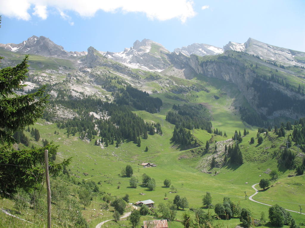 Hotel Bellachat La Clusaz Bagian luar foto
